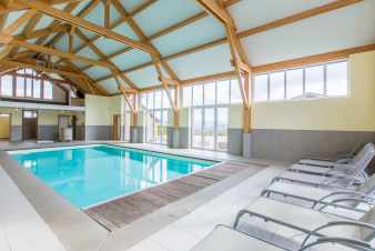 Luxevakantiehuis voor groepen met binnenzwembad in La-Roche-en-Ardenne
