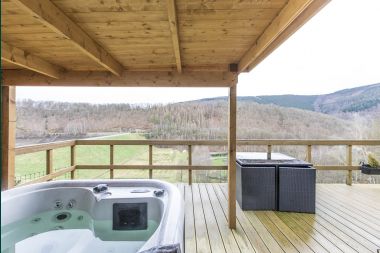 Beautiful apartment for 4 people in Coo with lake view