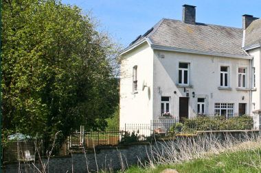 On holiday for 9 persons in this elegant and comfortable lodging in Bastogne in the Ardennes