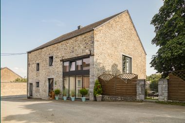 Welcoming holiday house for 9 pers. to rent in Doische, dogs allowed