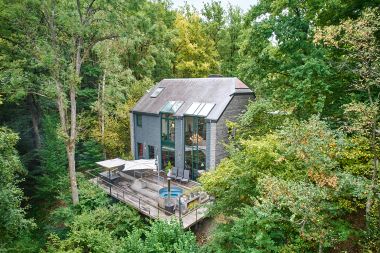 Beautiful villa with nordic bath for eight people in Durbuy