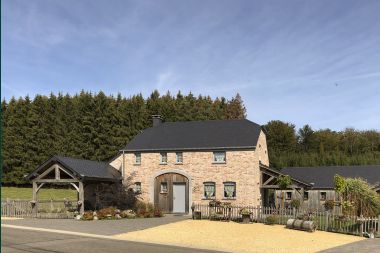 Comfortable and characterful with relaxation area in Bièvre