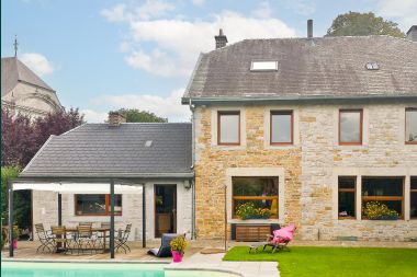 Ferienhaus mit beheiztem Schwimmbad und Spielsaal in Anthisnes