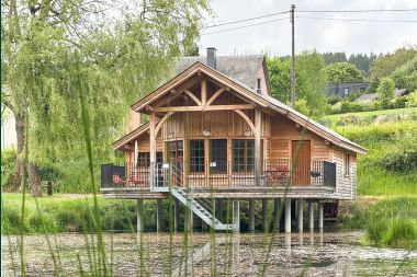 Unusual holiday home for 4 people in Vencimont, in the Ardennes - Comfort and nature by the water