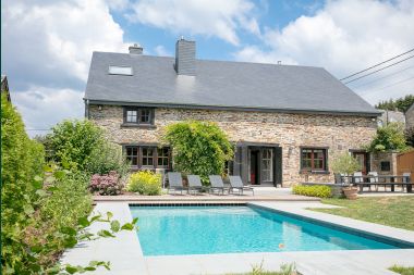 Village house with outdoor swimming-pool and sauna in Libin
