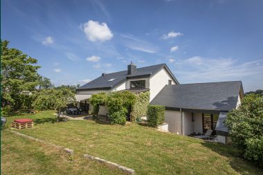 Cosy holiday home for 8 in Florenville in the Ardennes