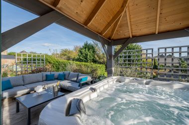 Lovely holiday home with wellness facilities for 4 guests in Lustin