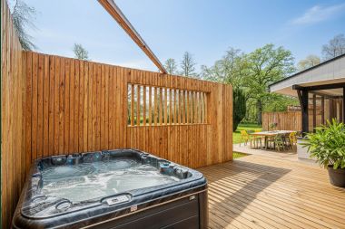 Open fire and hot tub in this holiday home for 6-8 people in Manhay