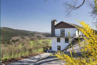 Holiday cottage on the hills of Stavelot with jacuzzi and infrared sauna