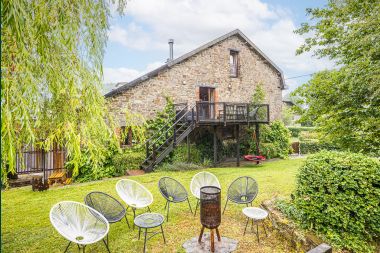 Ferienhaus für 9 Personen in Manhay, Ardennen: Garten, Holzofen und Ladestation.