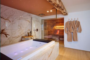 Unique holiday home with jacuzzi and sauna for 2 people in Aubel