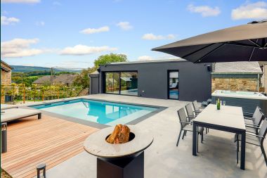 Rendeux, Ardennes: luxury accommodation for 6 people with swimming pool and jacuzzi