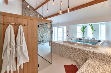 Charming Ardennes holiday home for 2 p. in Marchin with jacuzzi and sauna