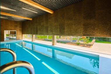 Luxury villa for 9 people in Baillonville with 4 bedrooms, swimming pool, jacuzzi and private garden