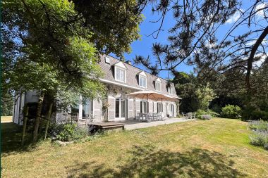 Villa in Assesse for 9 people with 5 bedrooms, private garden, ping pong, barbecue in the Ardennes