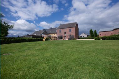 Spacious holiday home for 9 people in Gemmenich, 5 bedrooms, sauna, large garden, near three-border point