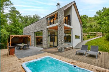 Villa luxueuse à Durbuy, 8 personnes, jacuzzi, sauna, jardin privé, proche Golf de Durbuy
