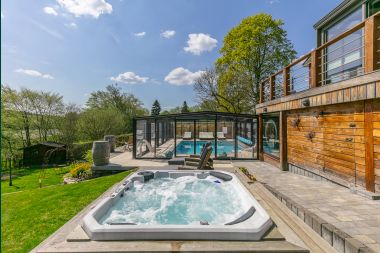 Luxury villa in Redu, Ardennes, 9 people, swimming pool, sauna, jacuzzi, private garden, comfort and relaxation