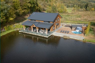 Chalet for 8 people in Trois-Ponts, 4 bedrooms, indoor-outdoor pool, sauna, on the water