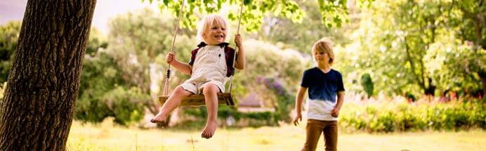 Huizen met buitenspeeltuigen