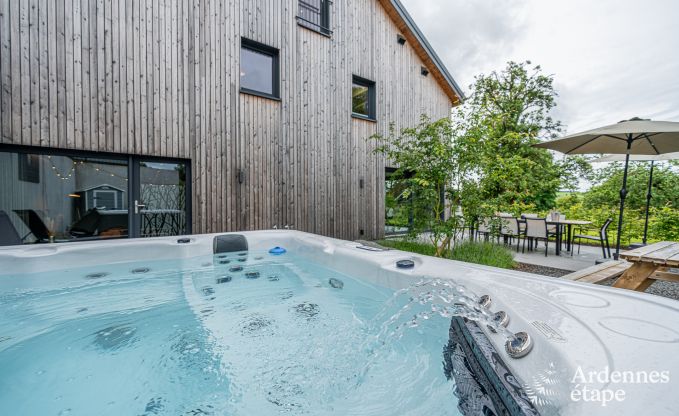 Prachtige vakantiewoning met buitenjacuzzi en sauna in Amel, Hoge Venen
