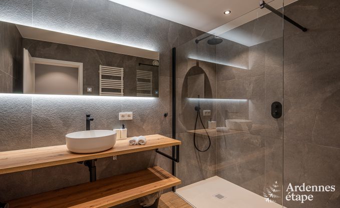 Prachtige vakantiewoning met buitenjacuzzi en sauna in Amel, Hoge Venen