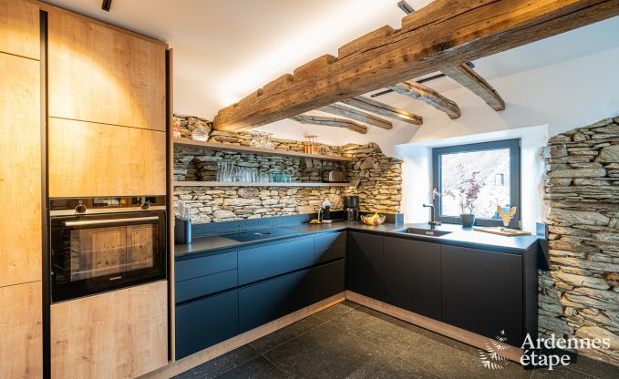 Prachtige vakantiewoning met buitenjacuzzi en sauna in Amel, Hoge Venen