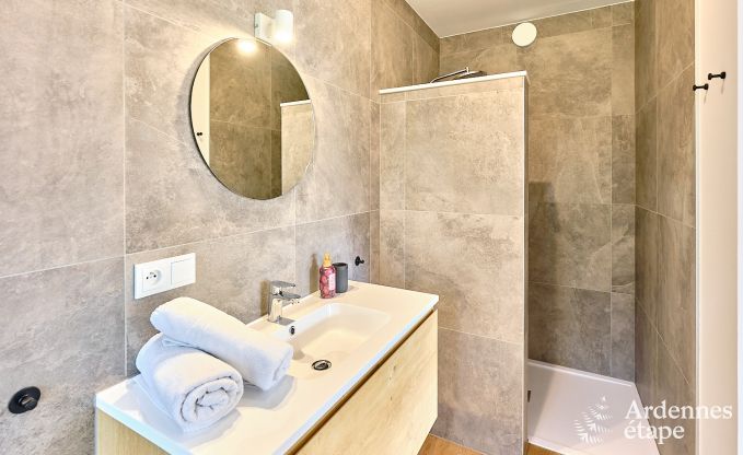 Moderne vakantiewoning voor 10 personen in Amel met 4 slaapkamers, 5 badkamers, sauna, fitnessruimte, speelkamer en privtuin