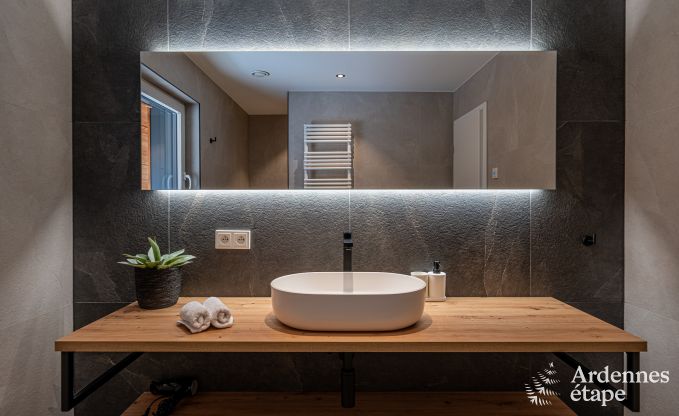 Prachtige vakantiewoning voor 8 met jacuzzi en sauna. Amel, Hoge Venen