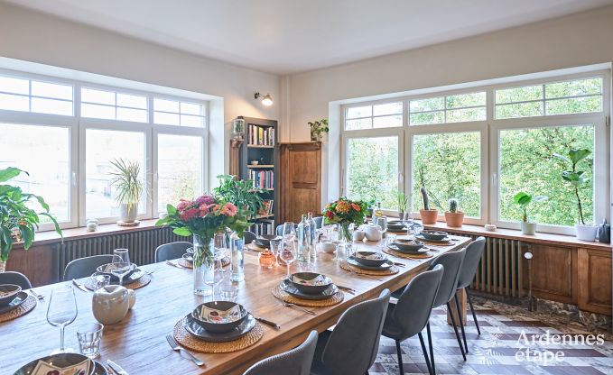 Luxevilla met zwembad en tennisbaan voor 14 personen in Anh�e, gelegen in de vallei van de Molign�e