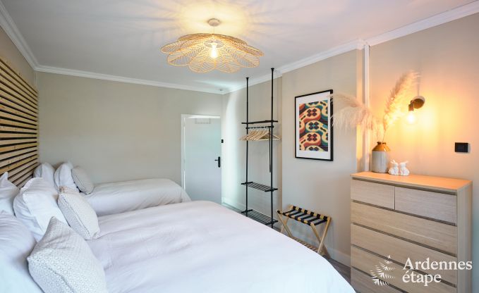 Luxevilla met zwembad en tennisbaan voor 14 personen in Anh�e, gelegen in de vallei van de Molign�e