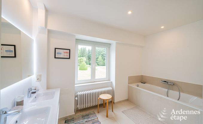 Ruime villa in Assesse, 9 personen met 5 slaapkamers en jullie eigen park