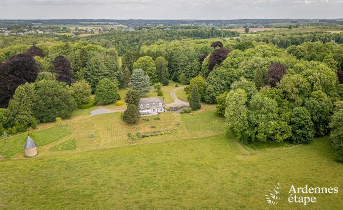 Ruime villa in Assesse, 9 personen met 5 slaapkamers en jullie eigen park