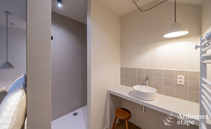 Ruime vakantiewoning aan het water in Aubel voor 21 personen met 9 slaap- en badkamers, binnenzwembad en priv�tuin