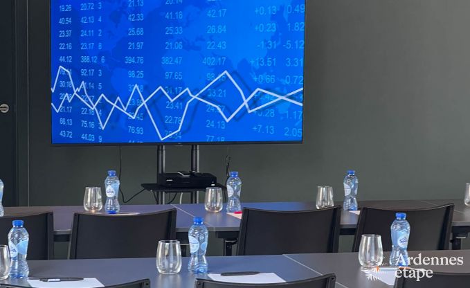 Ruime vakantiewoning aan het water in Aubel voor 21 personen met 9 slaap- en badkamers, binnenzwembad en priv�tuin