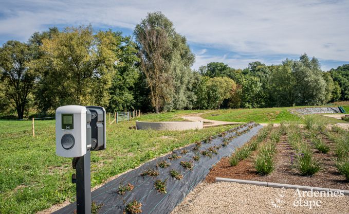 Ruime vakantiewoning aan het water in Aubel voor 21 personen met 9 slaap- en badkamers, binnenzwembad en priv�tuin