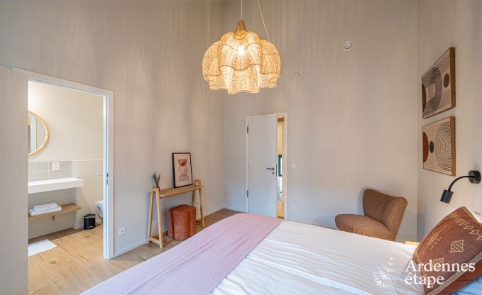 Ruime vakantiewoning aan het water in Aubel voor 21 personen met 9 slaap- en badkamers, binnenzwembad en priv�tuin