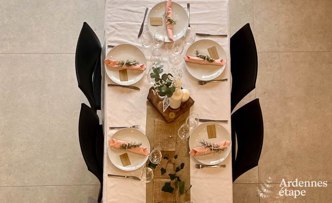 Ruime vakantiewoning aan het water in Aubel voor 21 personen met 9 slaap- en badkamers, binnenzwembad en priv�tuin