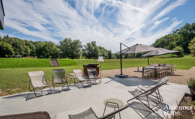 Ruime vakantiewoning aan het water in Aubel voor 21 personen met 9 slaap- en badkamers, binnenzwembad en priv�tuin