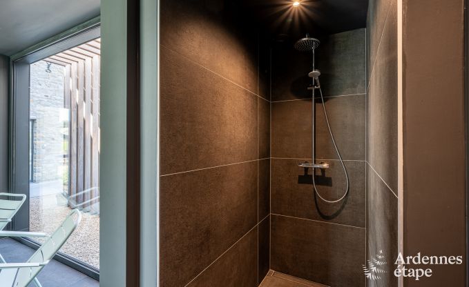 Ruime vakantiewoning aan het water in Aubel voor 21 personen met 9 slaap- en badkamers, binnenzwembad en priv�tuin