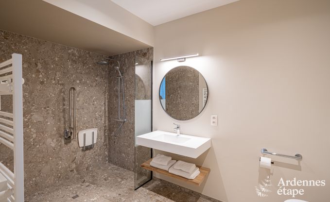 Ruime vakantiewoning aan het water in Aubel voor 21 personen met 9 slaap- en badkamers, binnenzwembad en priv�tuin