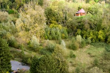 Ruime yurt voor 4 personen in Aywaille met houtpelletkachel en privétuin met terras
