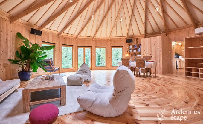 Ruime yurt voor 4 personen in Aywaille met houtpelletkachel en priv�tuin met terras