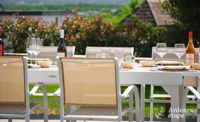 Ruime villa voor 9 personen in Baillonville met binnenzwembad en jacuzzi