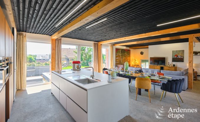 Ruime villa voor 9 personen in Baillonville met binnenzwembad en jacuzzi