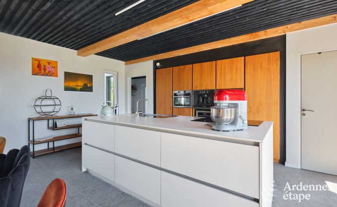 Ruime villa voor 9 personen in Baillonville met binnenzwembad en jacuzzi