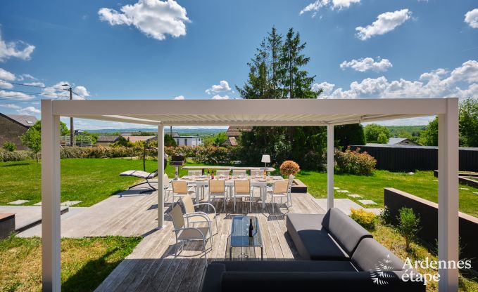 Ruime villa voor 9 personen in Baillonville met binnenzwembad en jacuzzi