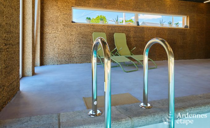 Ruime villa voor 9 personen in Baillonville met binnenzwembad en jacuzzi