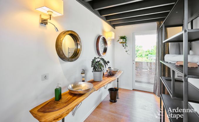 Ruime villa voor 9 personen in Baillonville met binnenzwembad en jacuzzi