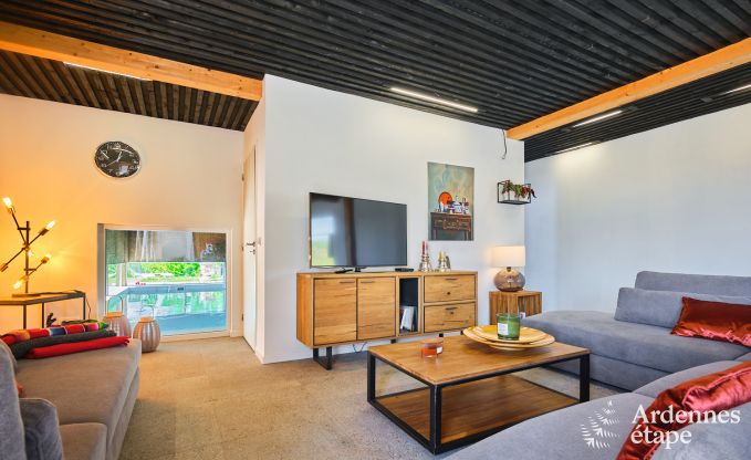 Ruime villa voor 9 personen in Baillonville met binnenzwembad en jacuzzi